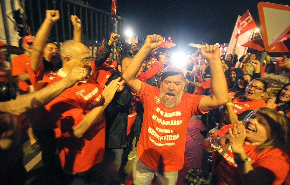 Trabajadores de Coca Cola entran en la fbrica tras 20 meses de protesta
